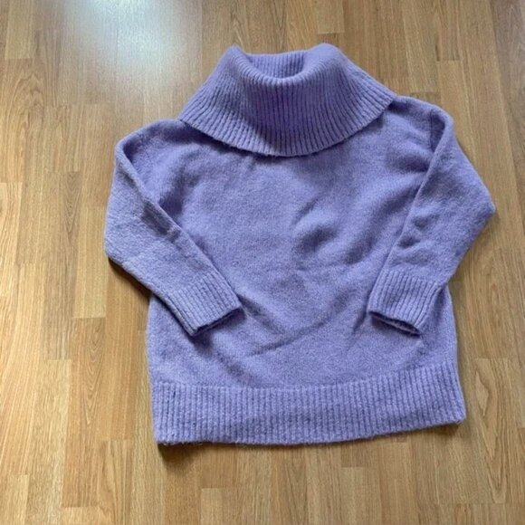 Banana Republic
Oversized Cowl-Neck
Tunic Sweater Lilac
51% Alpaca blend Sz XL - Picture 5 of 12